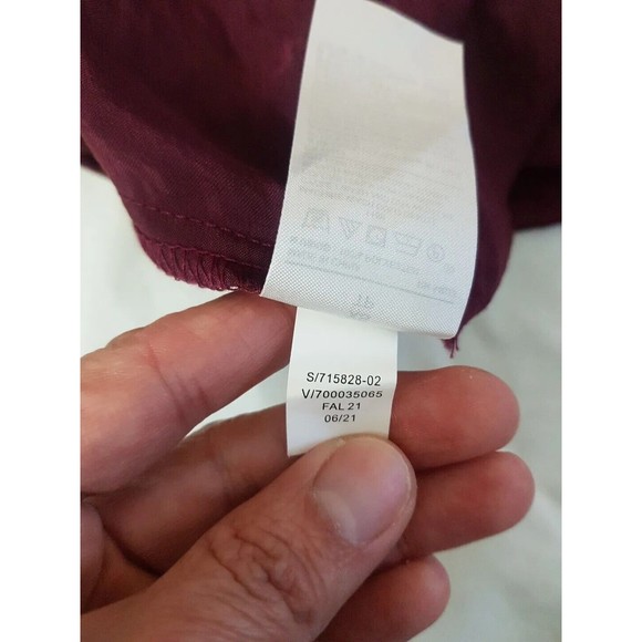 Banana Republic Womens Blouse Size XS Shiny Burgundy Sleeveless Dressy Top Night - Picture 12 of 12